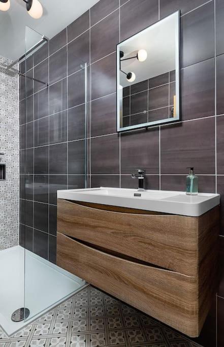 סטירלינג The Stylish 3-Bedroom Maisonette Retreat מראה חיצוני תמונה